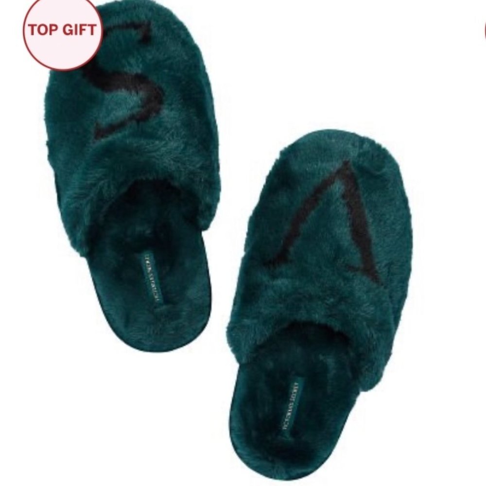 Victoria's Secret Closed Toe Faux Fur Slipper Green Size S/P With Logo